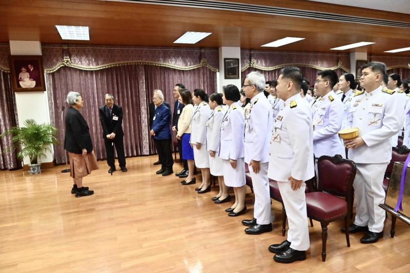 นายวราวุธ ศิลปอาช�