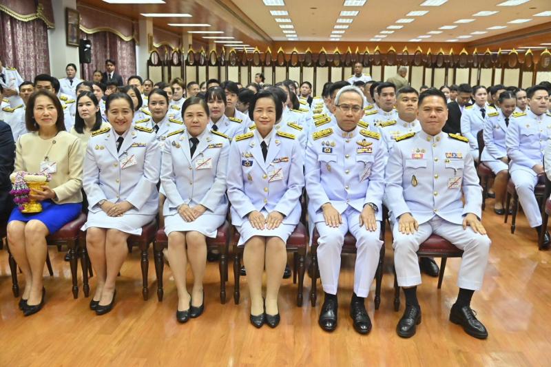 นายวราวุธ ศิลปอาช�