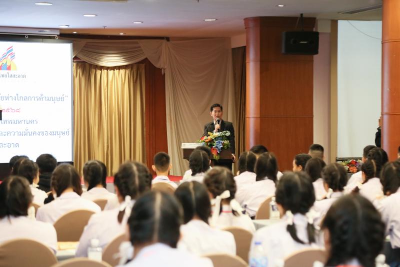 นางจตุพร โรจนพานิ�