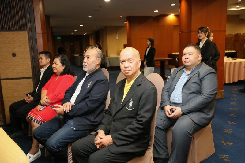 นางจตุพร โรจนพานิ�