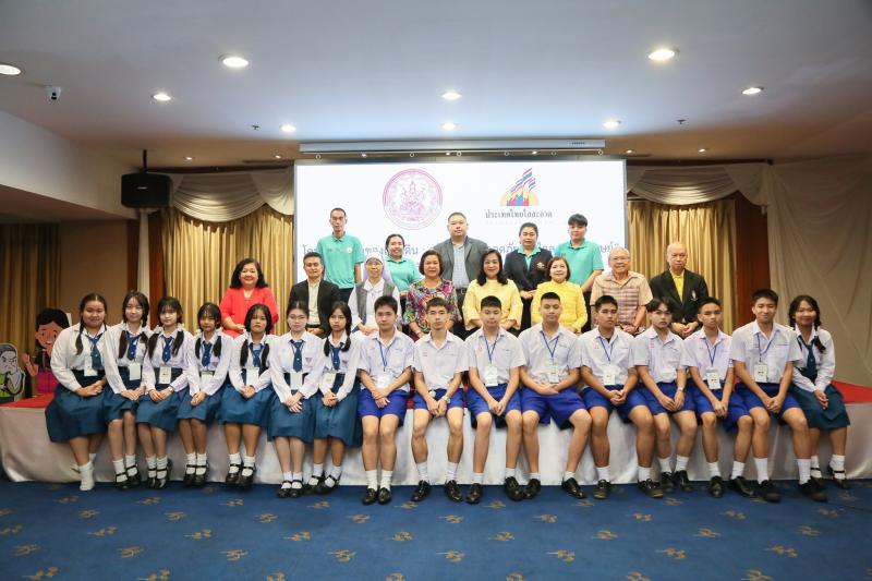 นางจตุพร โรจนพานิ�