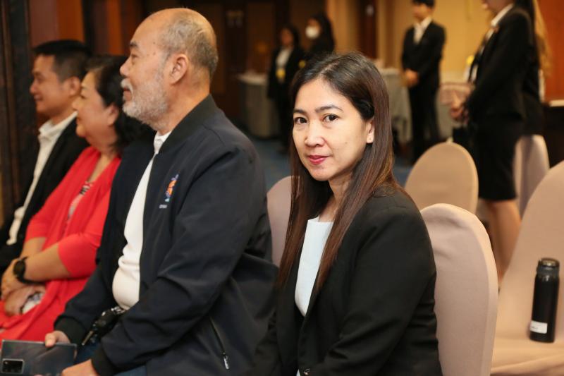 นางจตุพร โรจนพานิ�