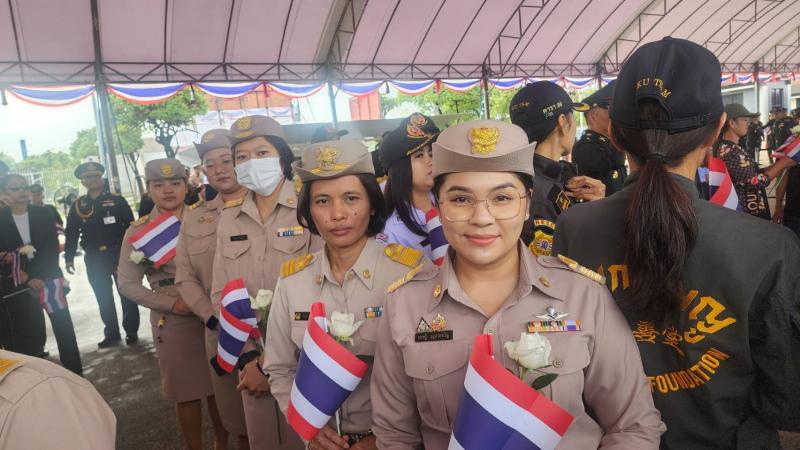 นางสาวนฤมล พงษ์สุ�
