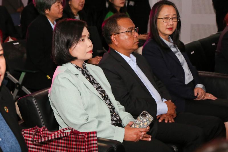 นายอนุกูล ปีดแก้ว 