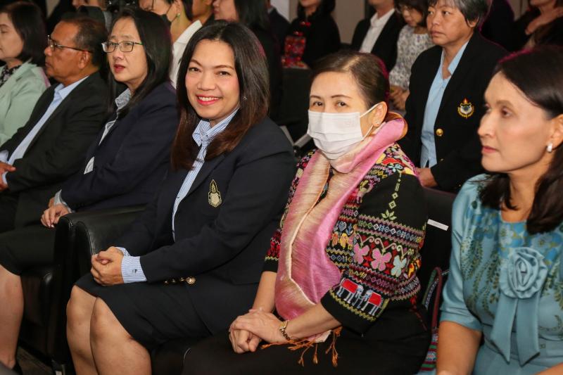 นายอนุกูล ปีดแก้ว 
