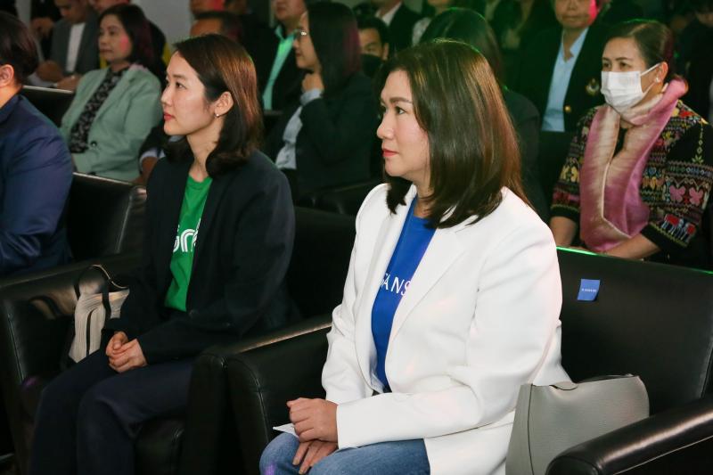 นายอนุกูล ปีดแก้ว 