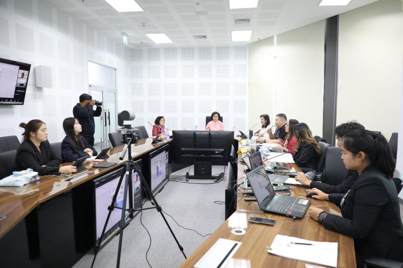 นางจตุพร โรจนพานิ�