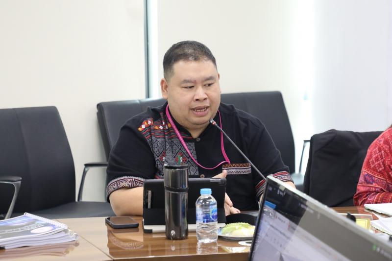 นางจตุพร โรจนพานิ�