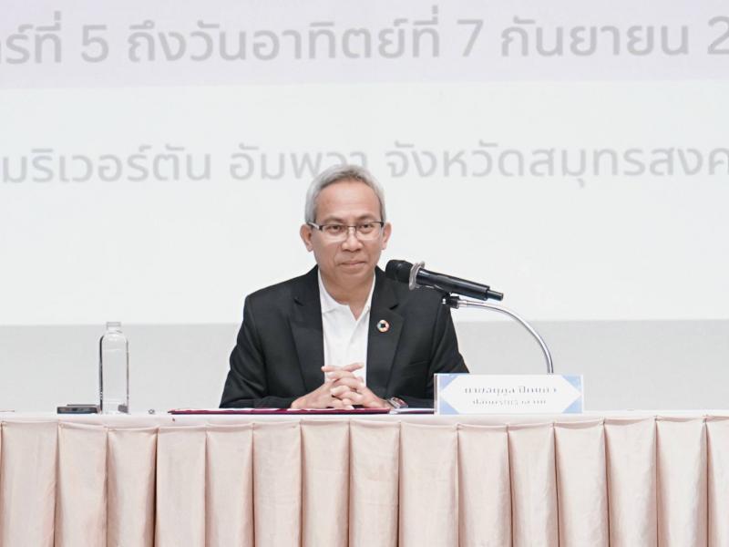 นายอนุกูล ปีดแก้ว 