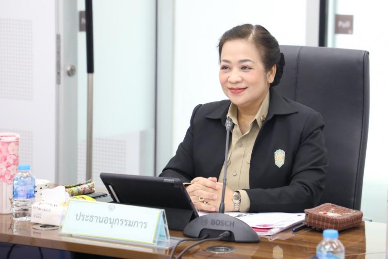 นางจตุพร โรจนพานิ�