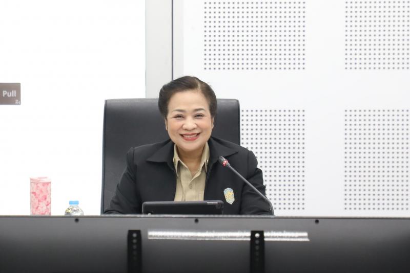 นางจตุพร โรจนพานิ�