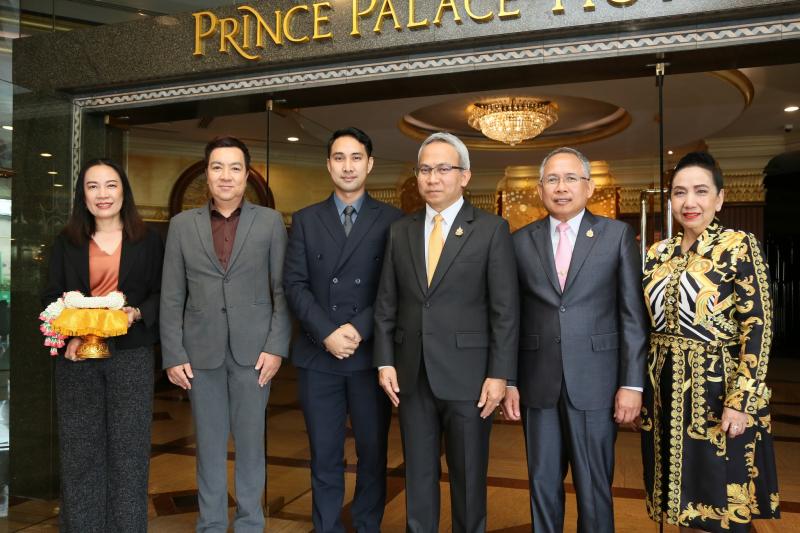 นายพลากร สุวรรณรั�