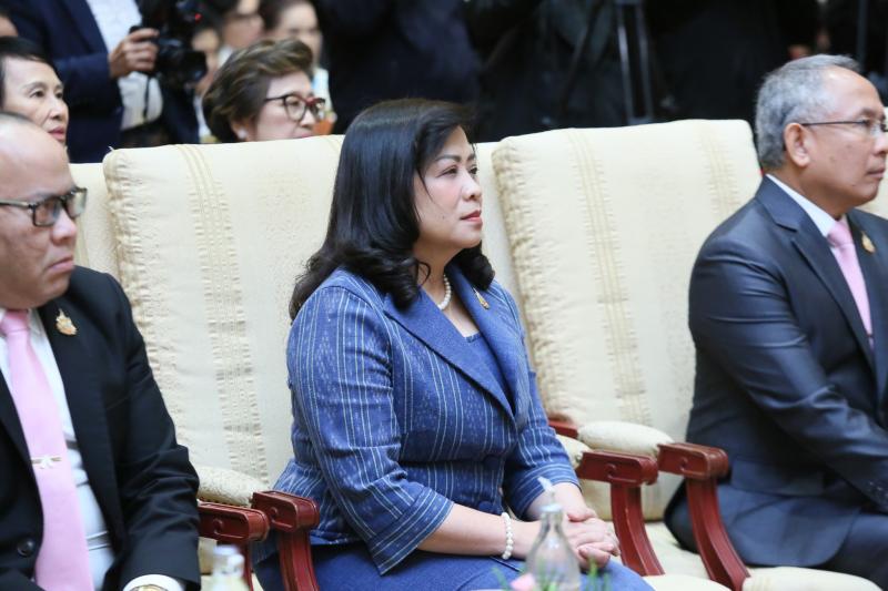 นายพลากร สุวรรณรั�