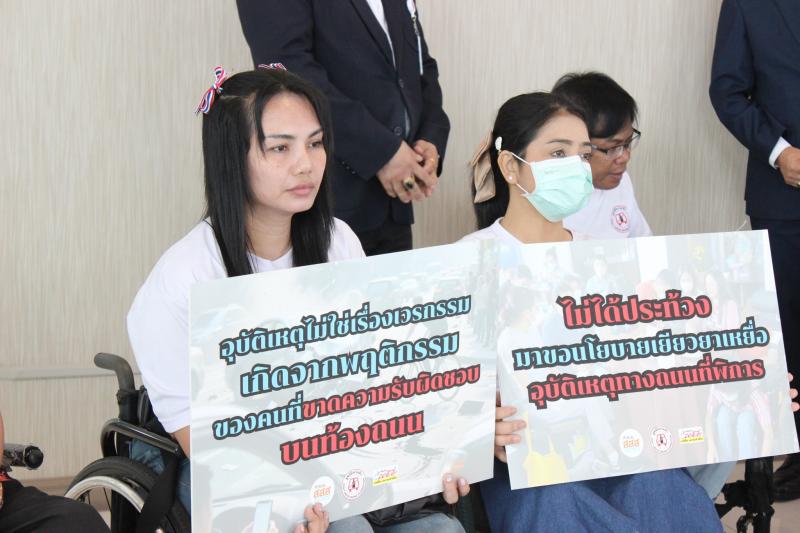 นายอนุกูล ปีดแก้ว 