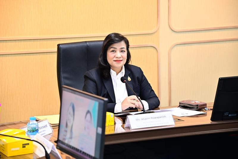 นางจตุพร โรจนพานิ�