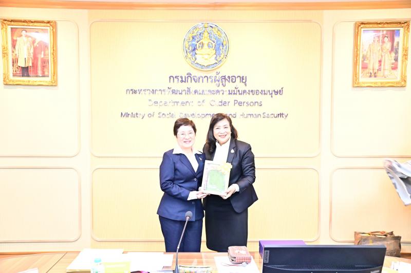 นางจตุพร โรจนพานิ�