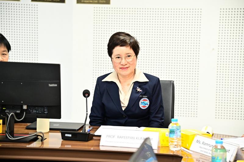 นางจตุพร โรจนพานิ�