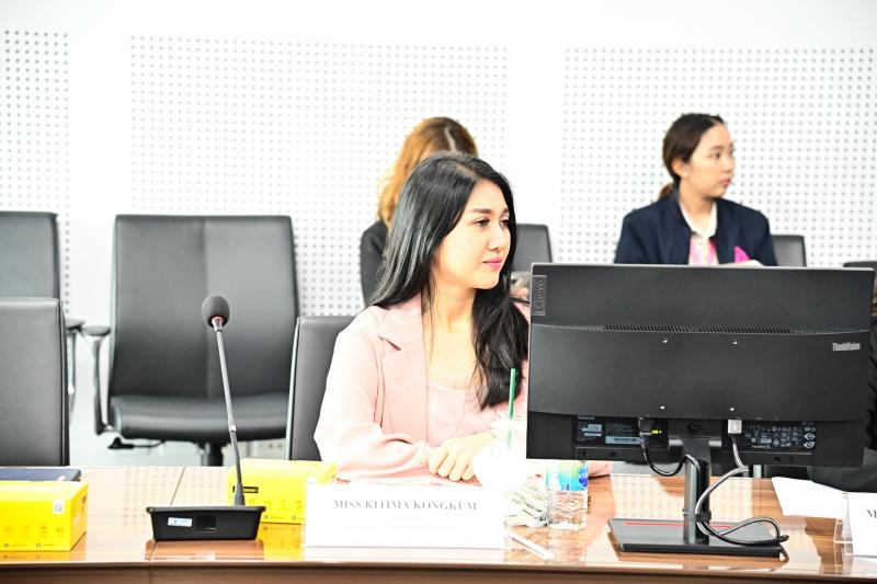 นางจตุพร โรจนพานิ�
