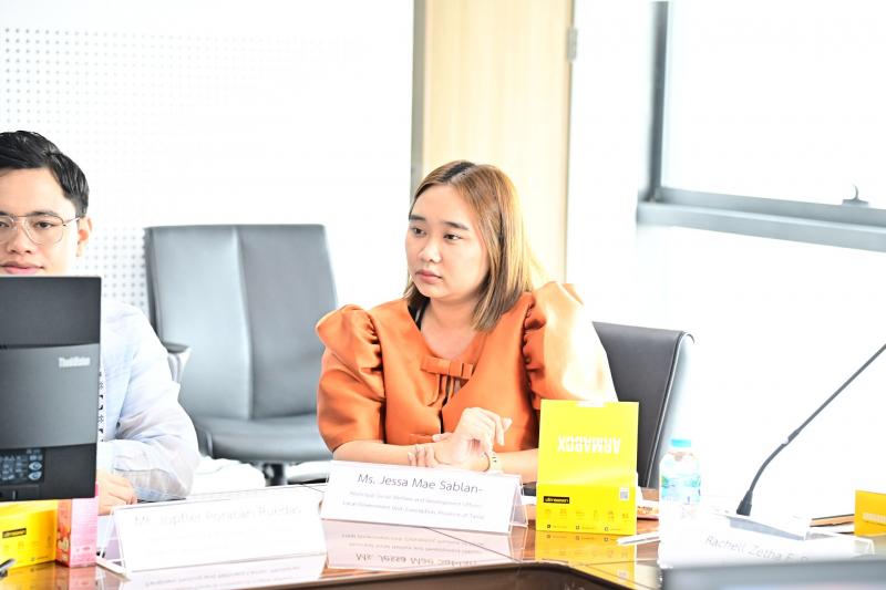 นางจตุพร โรจนพานิ�