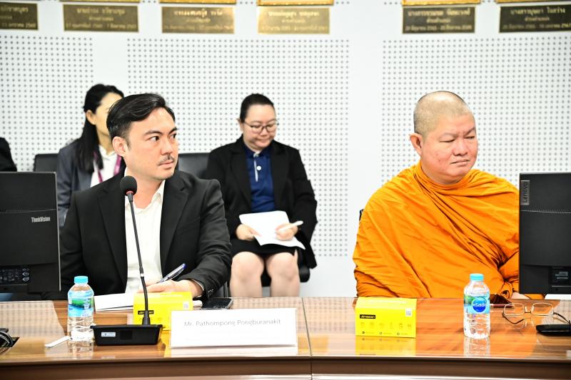 นางจตุพร โรจนพานิ�