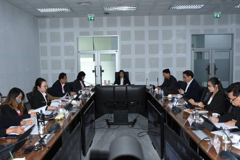 นางจตุพร โรจนพานิ�