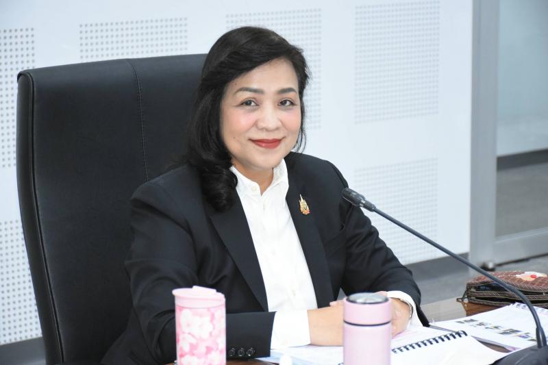 นางจตุพร โรจนพานิ�