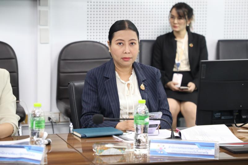 นางจตุพร โรจนพานิ�