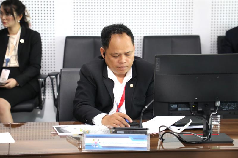 นางจตุพร โรจนพานิ�