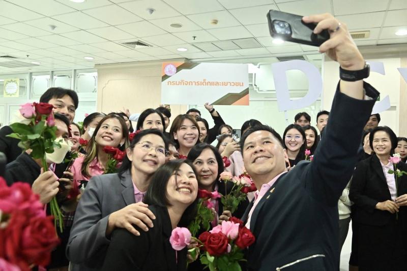 "วราวุธ"อำลา พม.