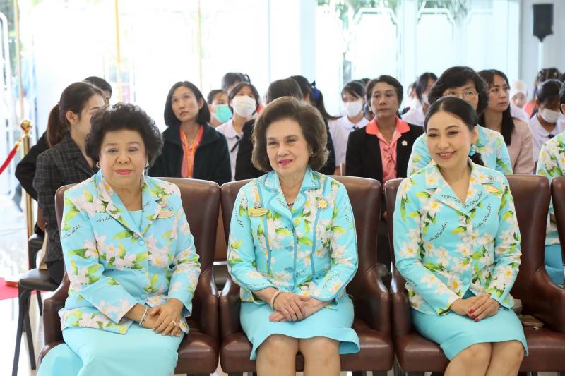 นายอนุกูล ปีดแก้ว 
