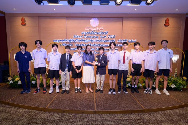 นางเตือนใจ คงสมบั�