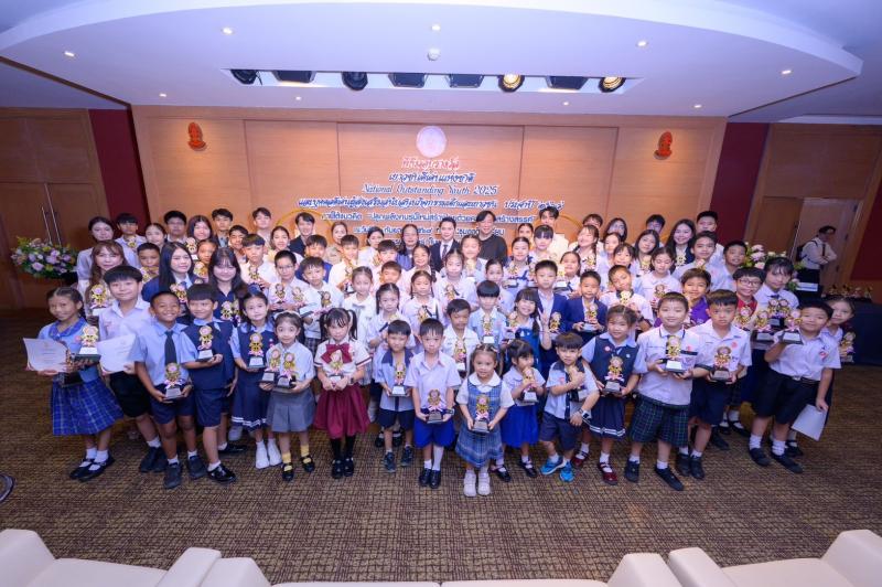 นางเตือนใจ คงสมบั�