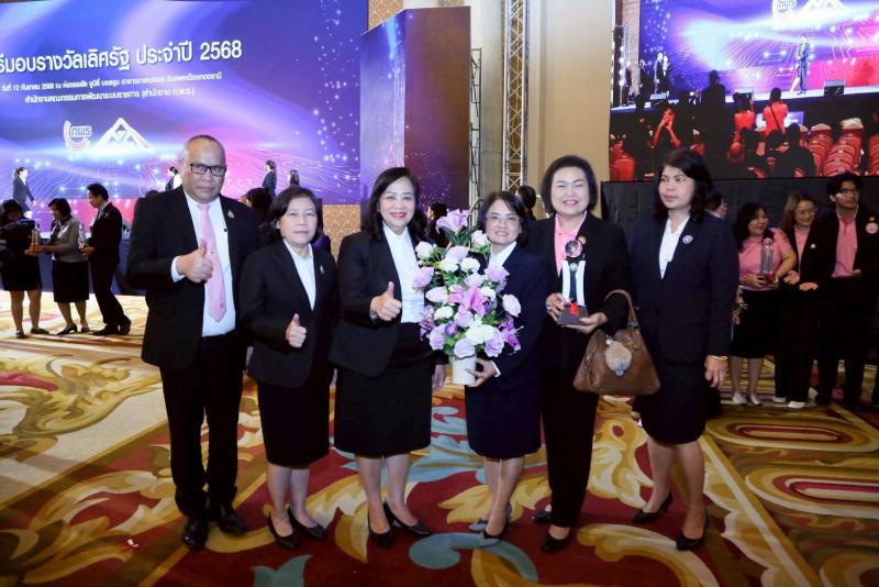 พม. คว้า 16 รางวัลเล�