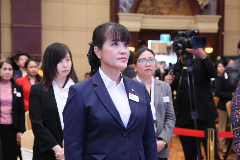 นางจตุพร โรจนพานิ�