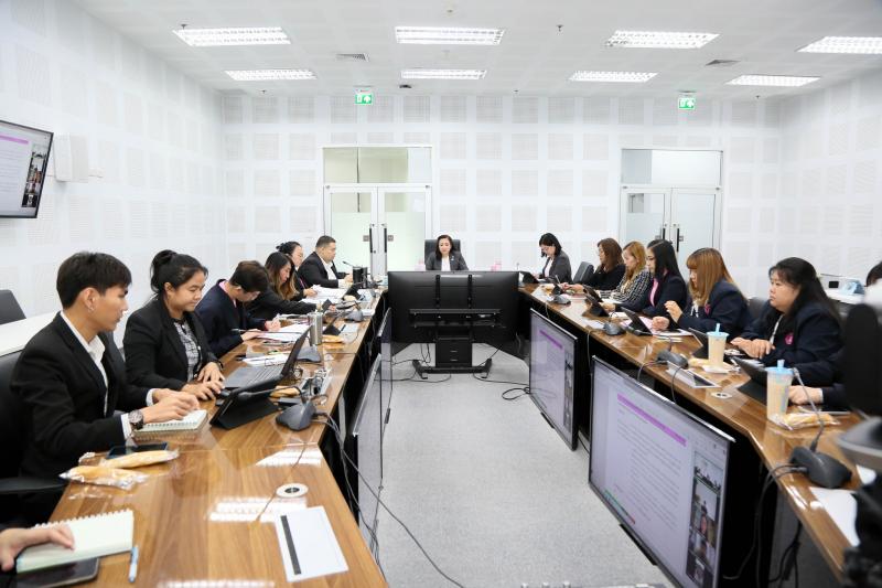 นางจตุพร โรจนพานิ�