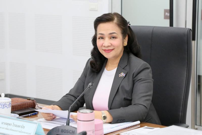 นางจตุพร โรจนพานิ�