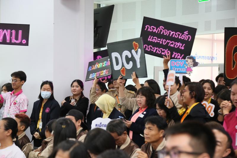 นายอนุกูล ปีดแก้ว 