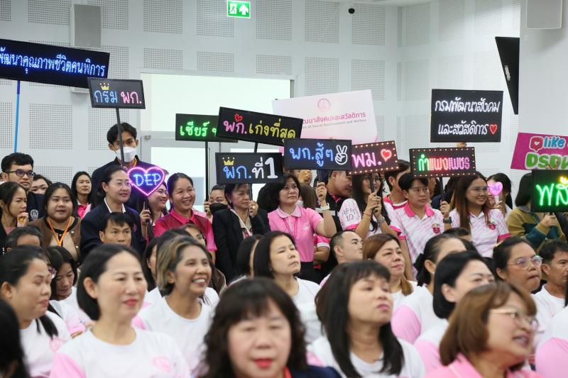 นายอนุกูล ปีดแก้ว 