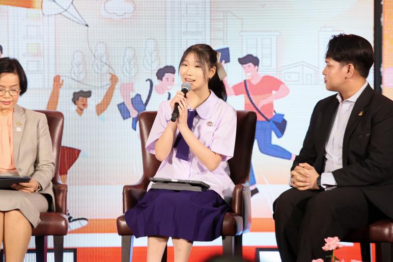 นายอนุกูล ปีดแก้ว 