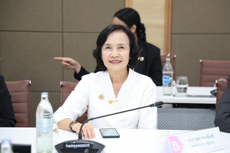 นายอนุกูล ปีดแก้ว 