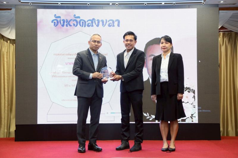 นายอนุกูล ปีดแก้ว 