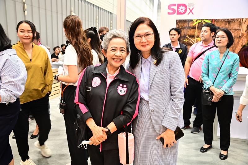 นายอนุกูล ปีดแก้ว 