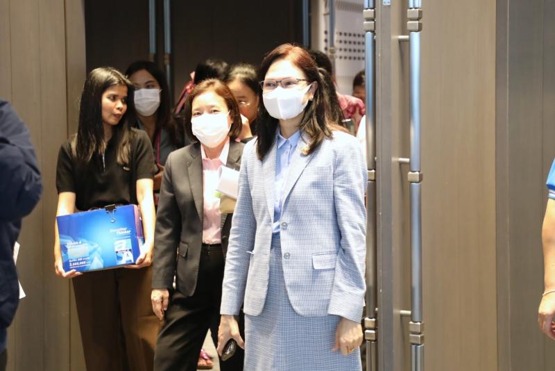 นายอนุกูล ปีดแก้ว 