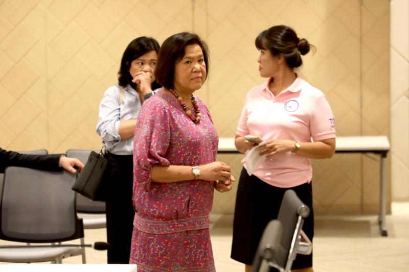 นายอนุกูล ปีดแก้ว 