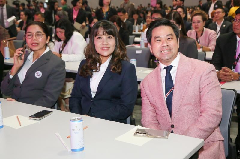 ปลัด พม. พร้อมด้วย �