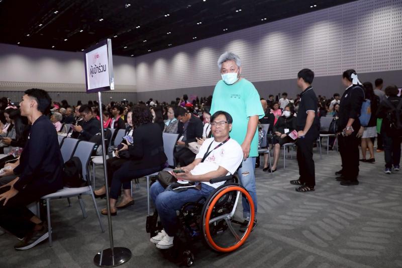 ปลัด พม. พร้อมด้วย�