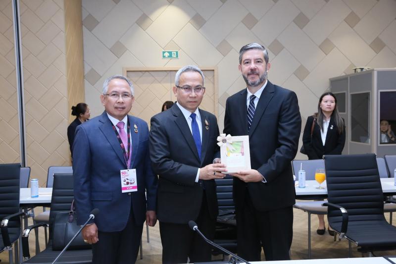 ปลัด พม. เป็นประธา�