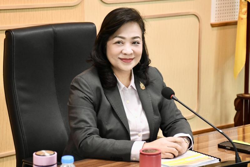 นางจตุพร โรจนพานิ�