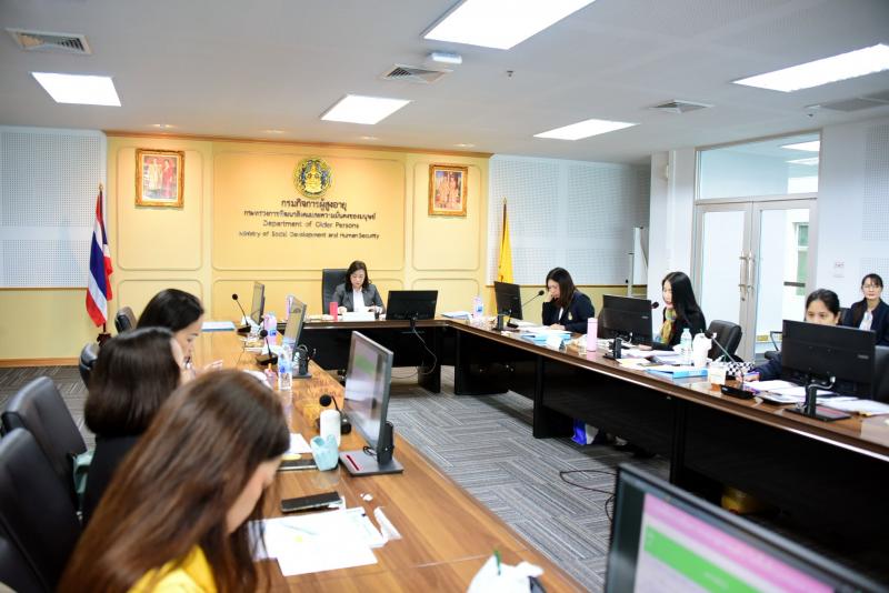 นางจตุพร โรจนพานิ�
