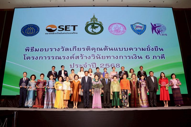 นายอนุกูล ปีดแก้ว 